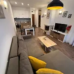 From Sunrise To Sunset At Oak Apartment