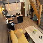 From Sunrise To Sunset At Oak Apartment